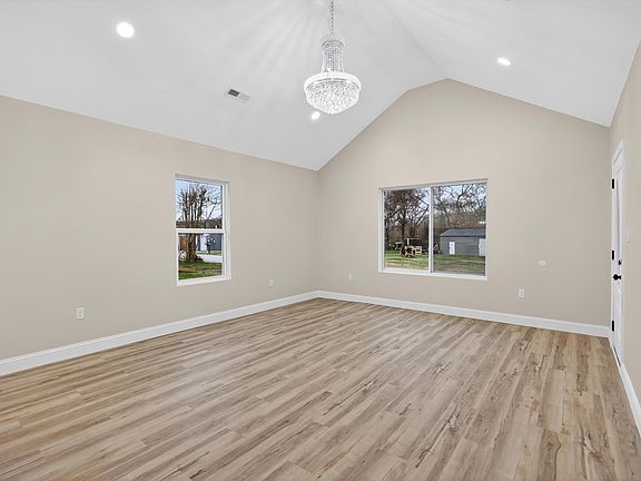 4th image of 112 Rowe St