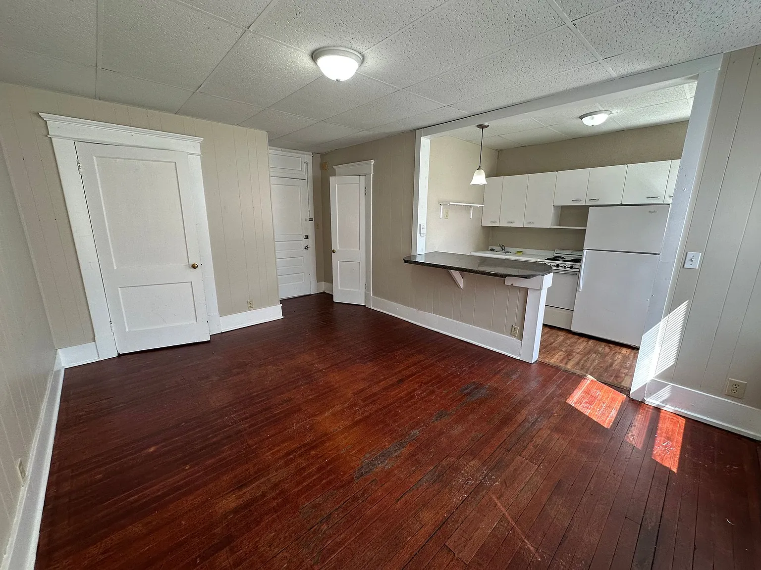 Karlton Apartments — Photo 2