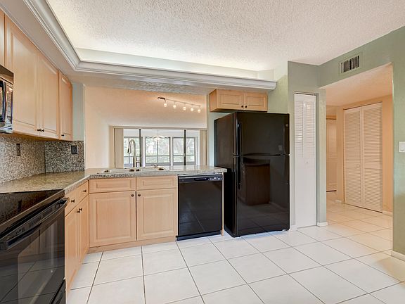 5th image of 11280 Green Lake Drive #102
