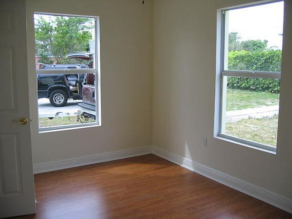 4th image of 707 6th Ave S APT 2202