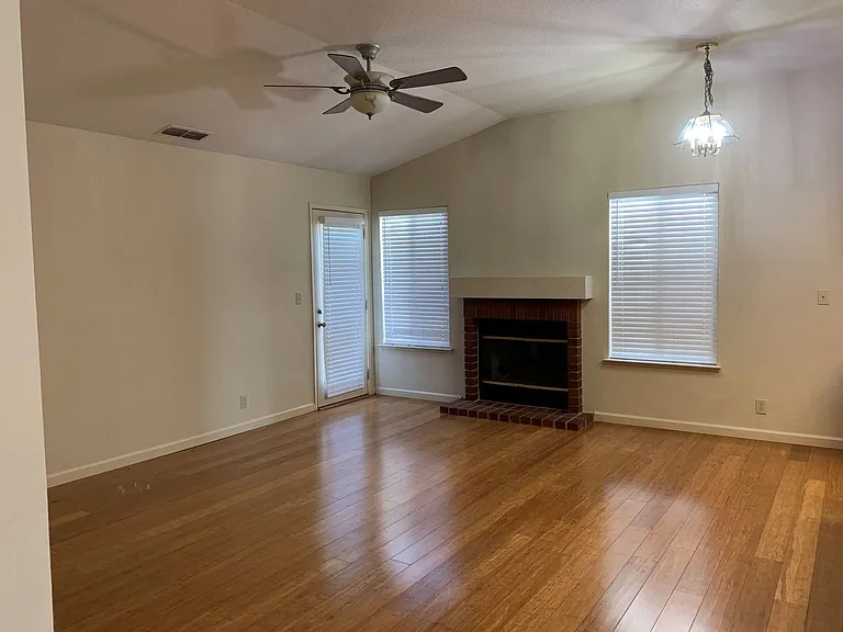 9025 Bramblewood Way — Photo 4