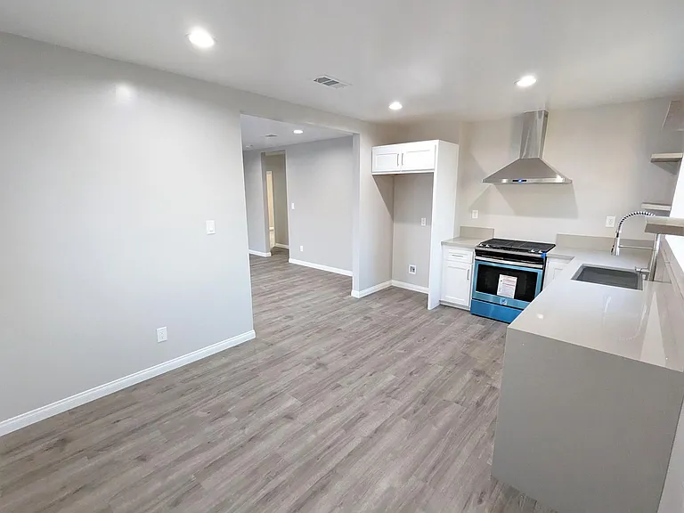 1835 W Colegrove Ave — Photo 16