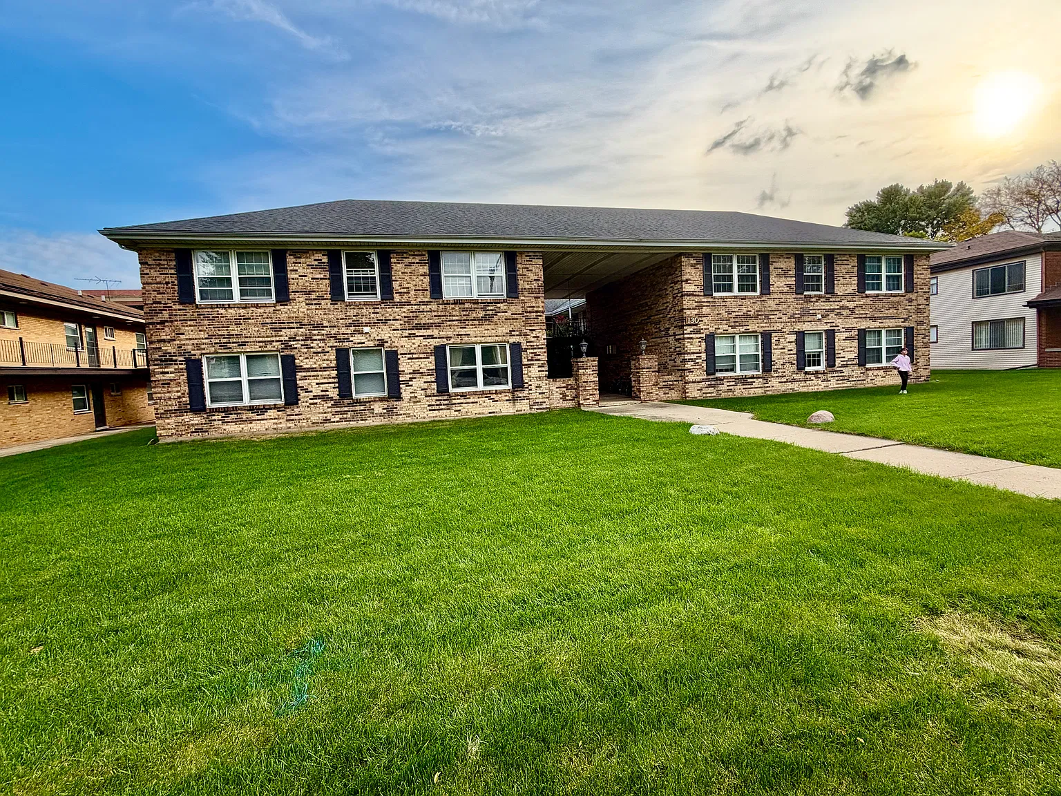 2 bed, 850 sqft, $1,695 — Photo 1