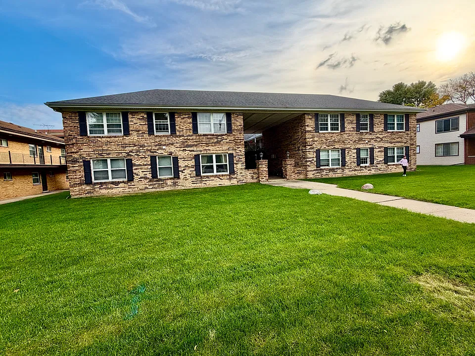 130 Douglas Ave #4