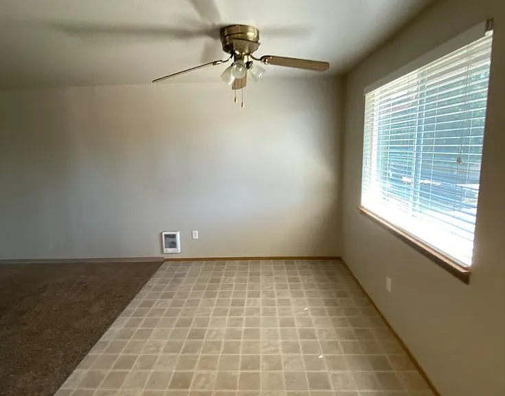 ALLEN CREEK APARTMENTS — Photo 7