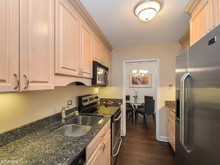 3930 N Pine Grove Ave #815 — Photo 5