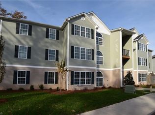 4704F Pennoak Ln, Greensboro, NC 27407