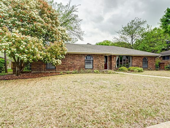 3rd image of 2612 Pin Oak Ln