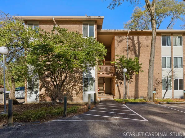 5805 Oakwood Dr APT E, Lisle, IL 60532