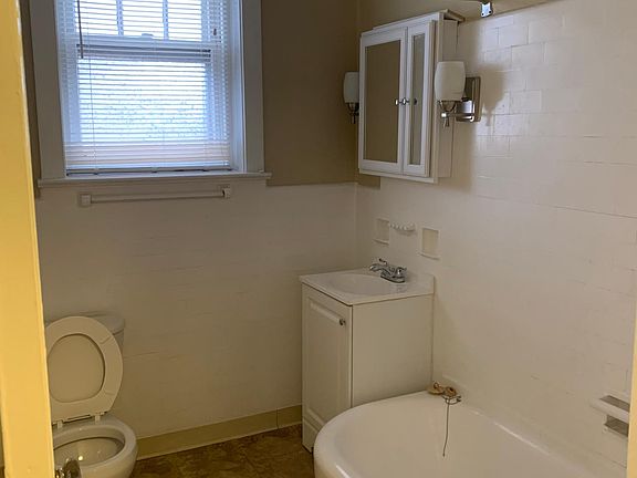 4th image of 6600 Lincoln Dr #B22