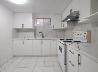 27 Macklingate Ct #7, Toronto, ON M1V 1A2