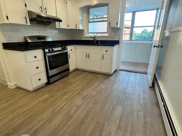 38 Mechanic St #2, Newton, MA 02464