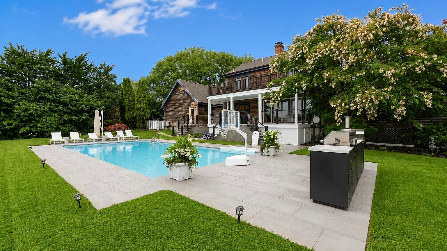 Water Mill Retreat with Pool, Walk to Parrish Museum & Duckwalk — Photo 3
