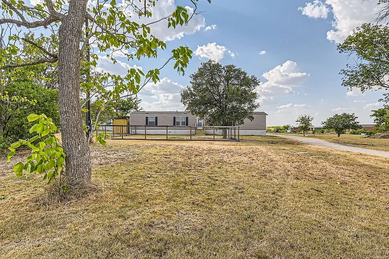 3 bed, 2.0 bath, 1216 sqft, $1,800 — Photo 4