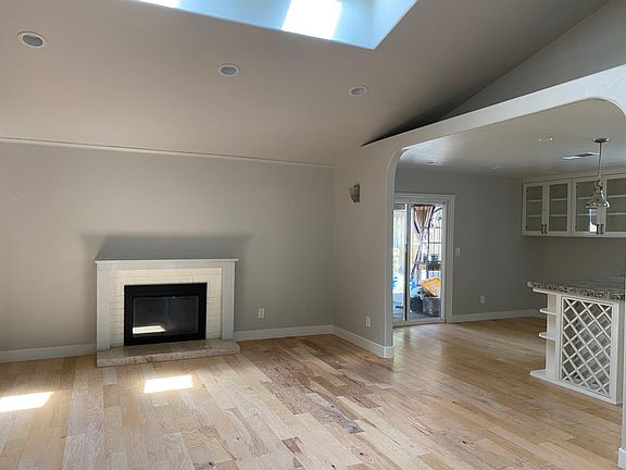3rd image of 655 Lanfair Dr