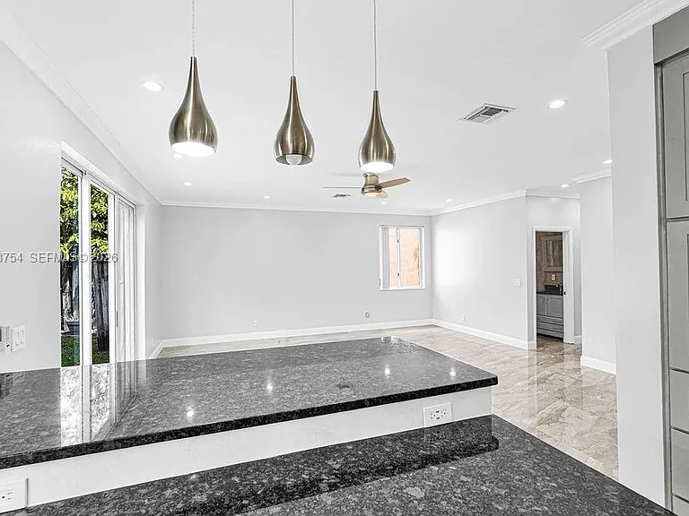 1623 E Harmony Lake Cir — Photo 16