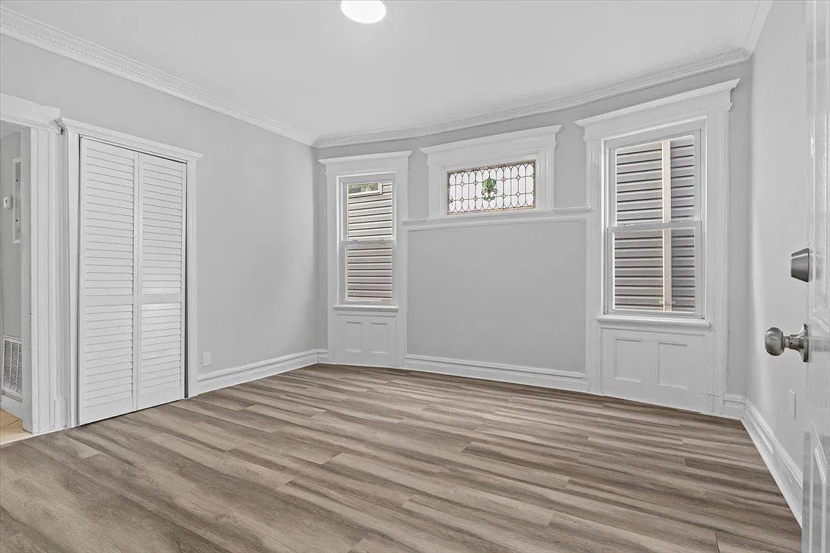 3 bed, 1100 sqft, $2,100 — Photo 4