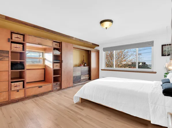 345 Dorman Court image 3 of 10