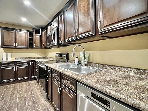 3rd image of 424 W Burgess St