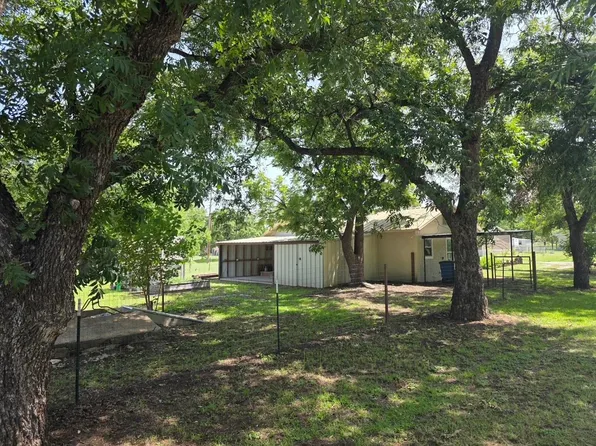 801 N Avenue A, Cross Plains, TX 76443