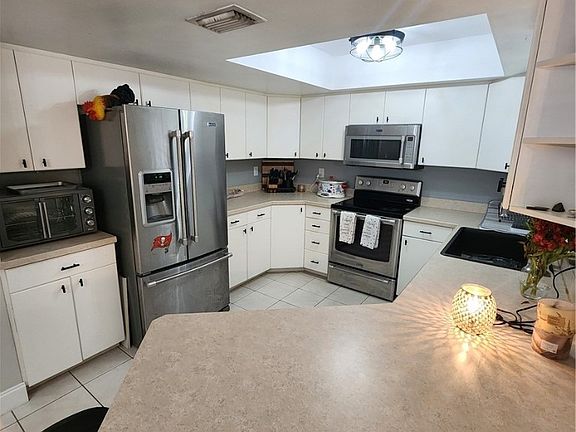 4th image of 20431 Laverne Ave
