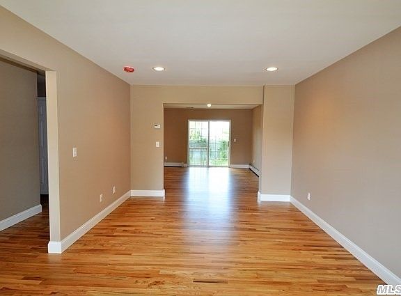 5th image of 35 Amsterdam St