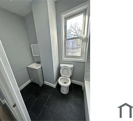 555 E 20th St #3R — Photo 9