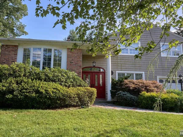 57 Teak Rd, Dumont, NJ 07628