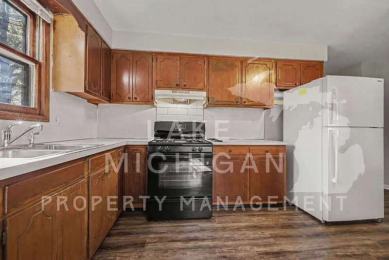 1 bed, 1.0 bath, 700 sqft, $1,095 — Photo 2