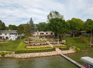 15276 Bealfred Dr, Fenton, MI 48430