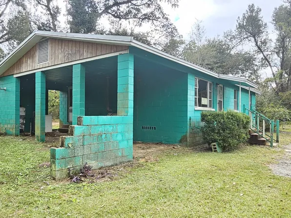 2930 Maple Ln, Marianna, FL 32448