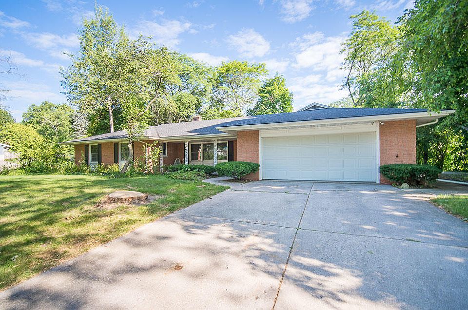 1st image of 914 Hawthorn Dr