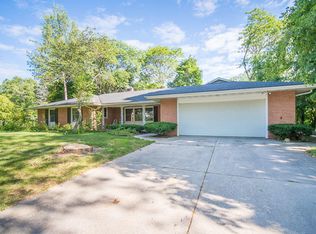 914 Hawthorn Dr, West Bend, WI 53095