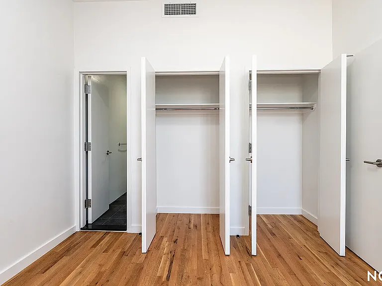 160 Johnson Ave #2E — Photo 4