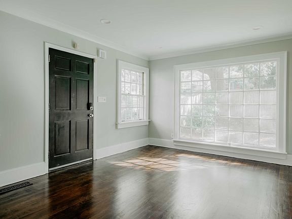 5th image of 803 Piedmont Way NE