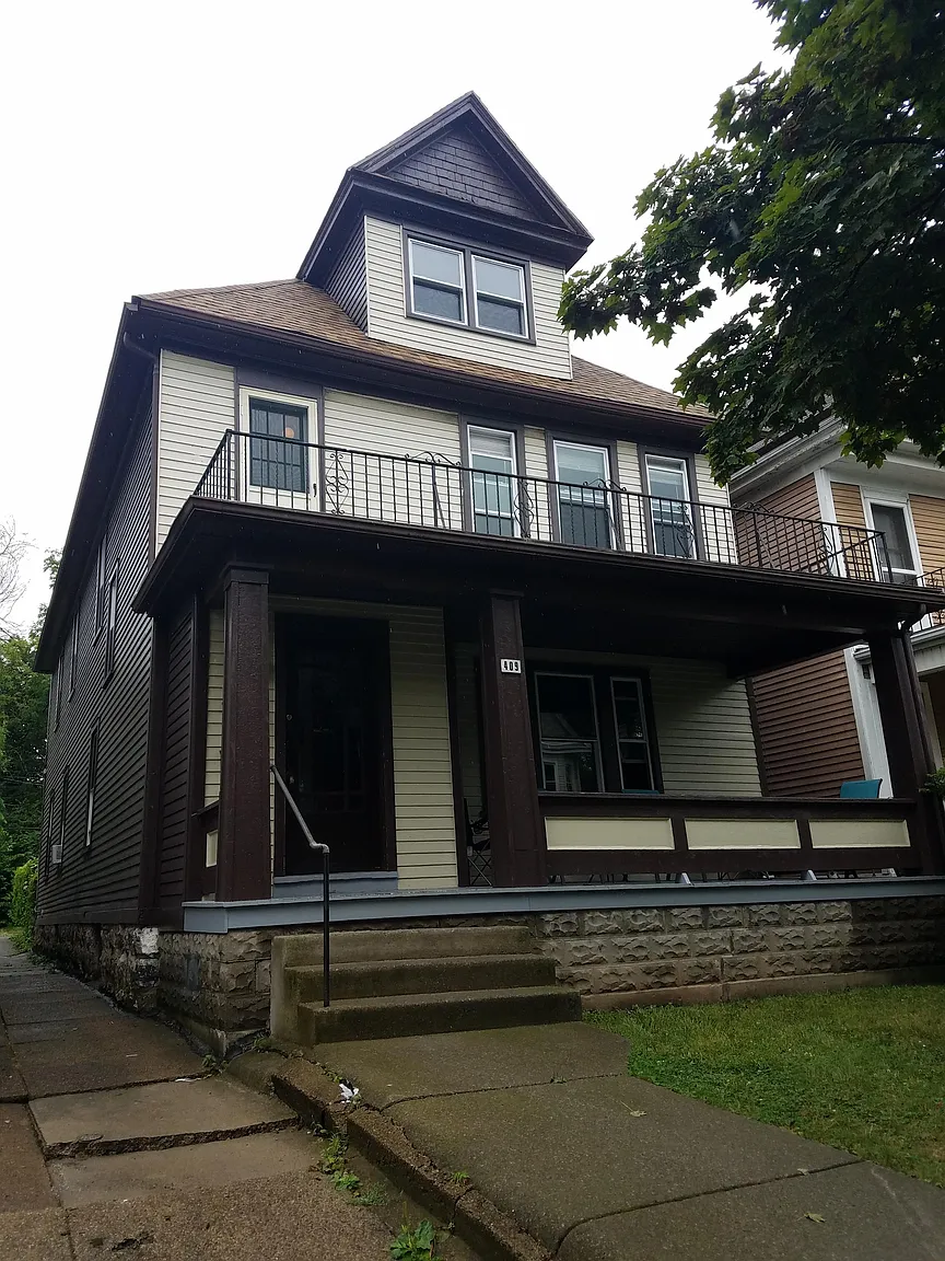 409 Hoyt St photo 1