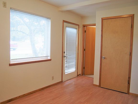 4th image of 33525 Madrona Dr