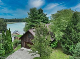 2880 Steeple Hill Rd, White Lake, MI 48383