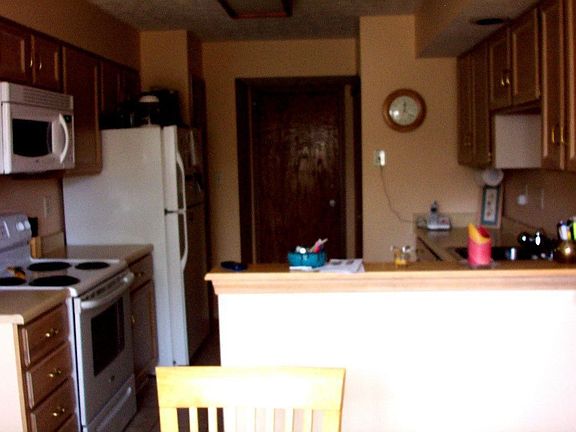 4th image of 4709 Stroughton Ct