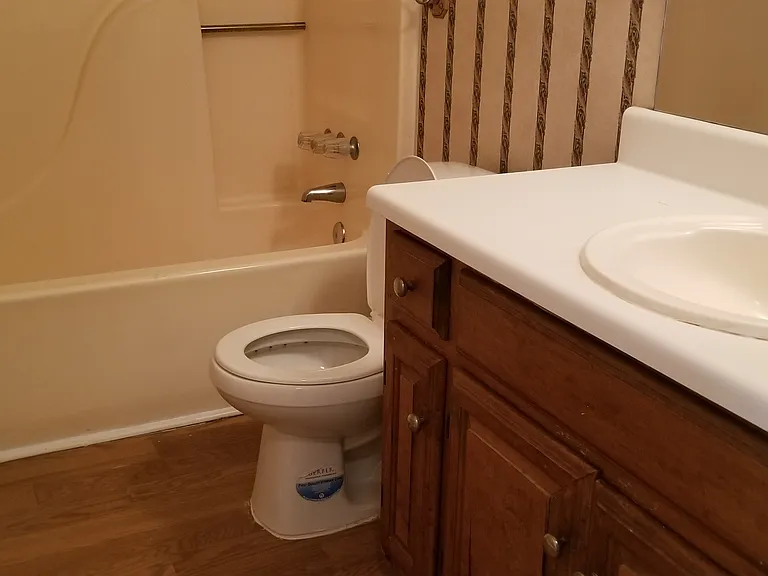 1714 Riverside Ct NE — Photo 9