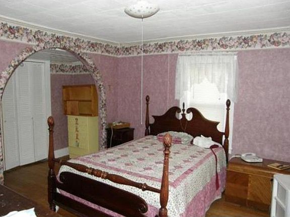 4th image of 61 Pine St