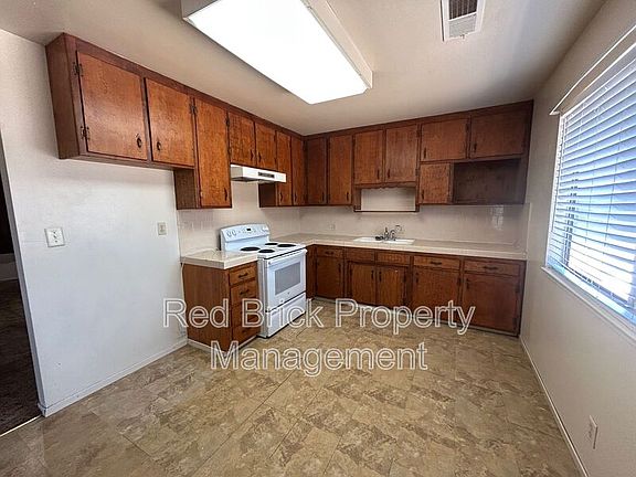 3rd image of 7090 Louise Ave
