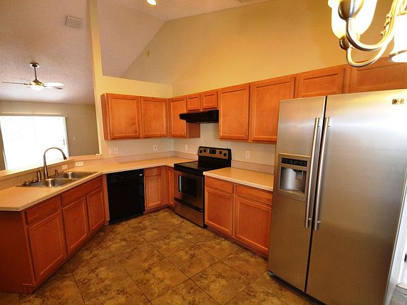 4th image of 180 Kelly Cir
