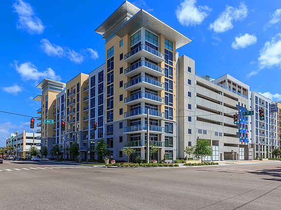 4th image of 151 7th St S #321