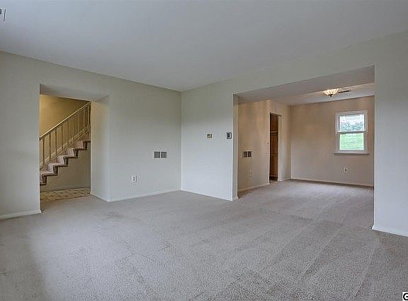 3rd image of 7890 Cardinal Ct