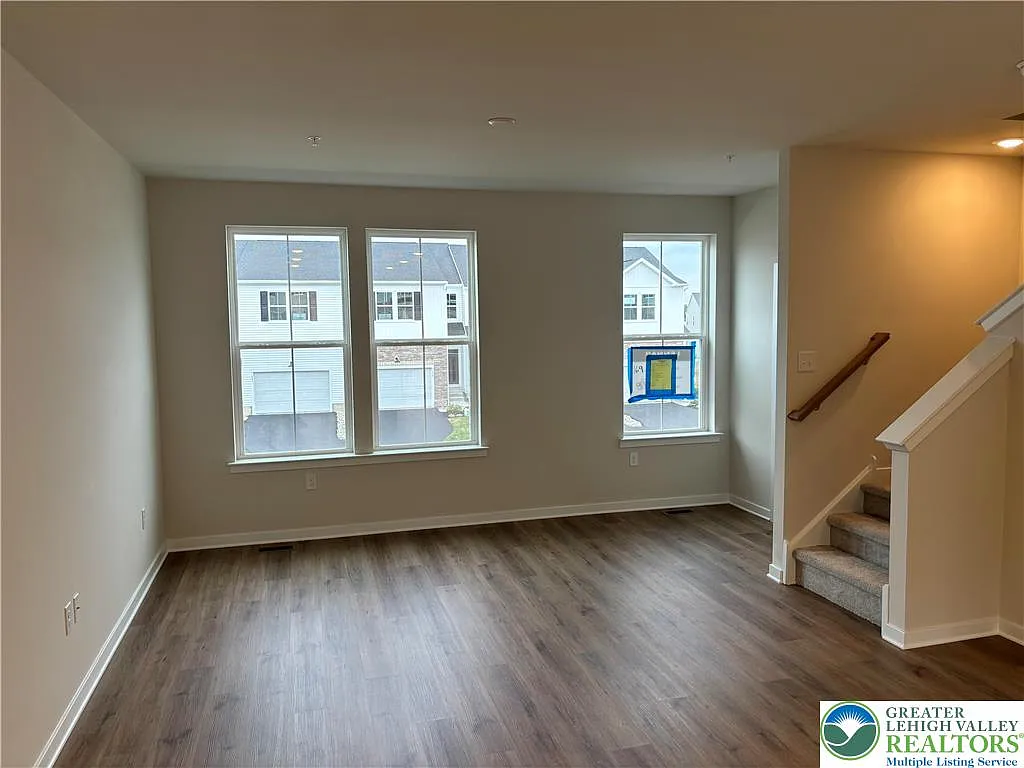 3 bed, 4.0 bath, 1731 sqft, $2,675 — Photo 4