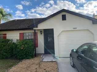 1301 SE Carrington Ct, Port Saint Lucie, FL 34952