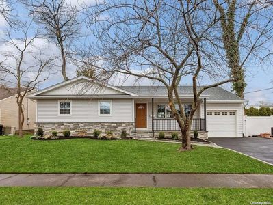 2287 Howes Street, Merrick, NY, 11566