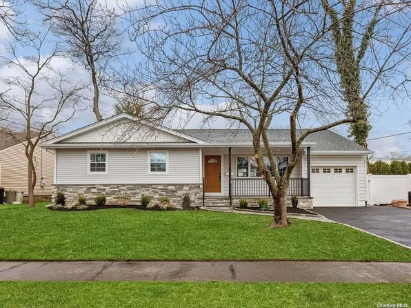 2287 Howes Street, Merrick, NY 11566