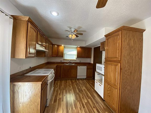 3rd image of 715 Quapaw Dr